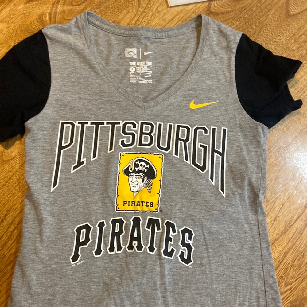 Womens Pittsburgh Pirates ball shirt